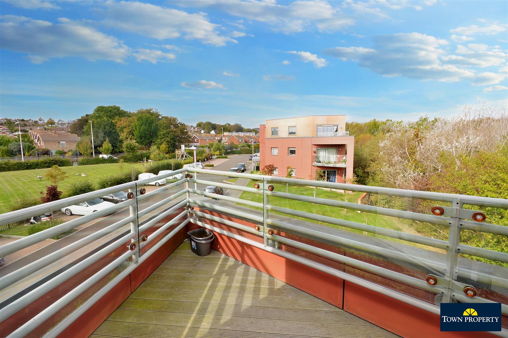 Property Details for Weavers Close Eastbourne BN21 2BA Town Property